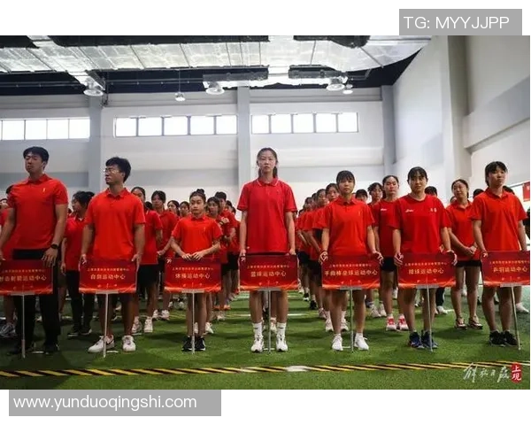 上海足球队在耐力排行榜中荣登第三名展现出强大体能与拼搏精神 上海足球队在耐力排行榜中荣登第三名展现出强大体能与拼搏精神