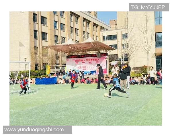 足球教学秀：探索青少年足球技能提升的创新方法与实践分享